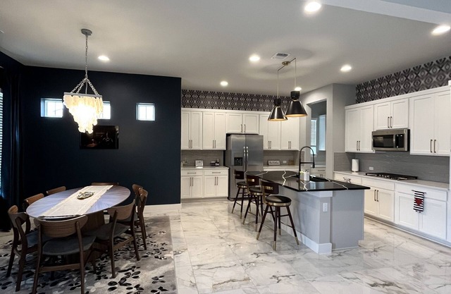 Newly Built 4 BD/3.5 BA+HOTTUB