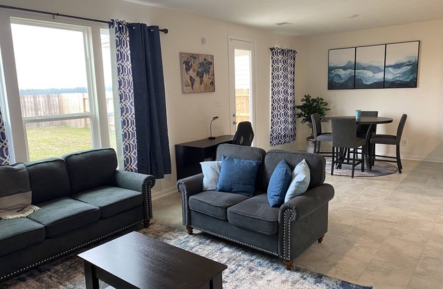 Newly Built Spacious Modern & Family Friendly Home