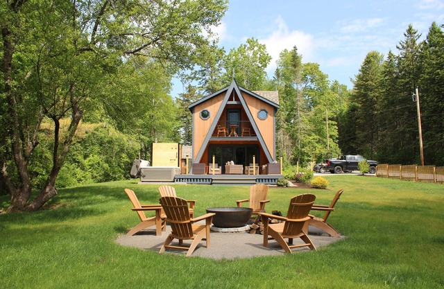 Newly Constructed - The Colby House is a stunning getaway in beautiful Belfast!