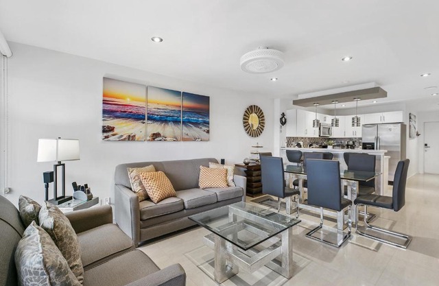 Newly decorated condo in beautiful beachfront resort