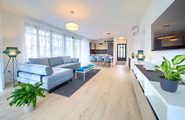 Newly furnished vacation apartment in Malinska with a furnished terrace