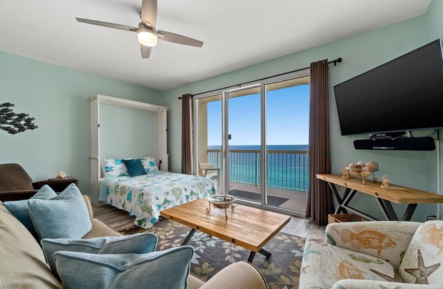 Newly Remodeled Condo, Queen Murphy Bed, Free Beach Service March-October
