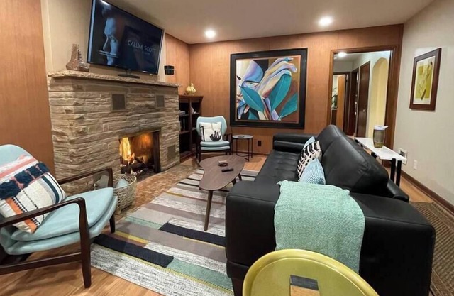 *Newly* Renovated 3min UNMC; 10min Downtown & Zoo