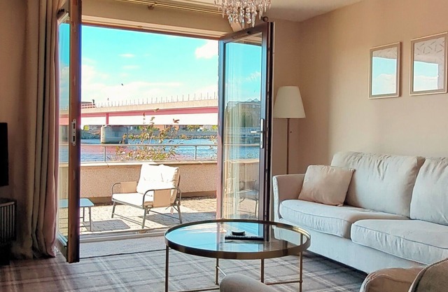 Newly Renovated City Center Apartment (with garden), looking on to the RiverNess