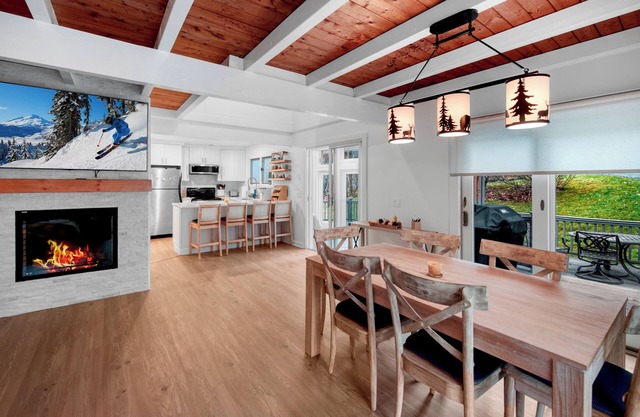 Newly renovated condo- October Getaway - less than 2 miles to MT Snow