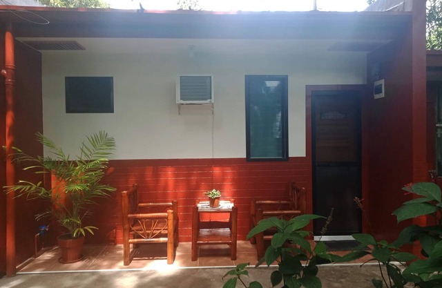 NEWLY RENOVATED! Felipa Beach and Guesthouse - Bird of Paradise