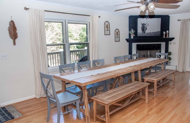 Newly renovated mountain home in the heart of Maggie Valley