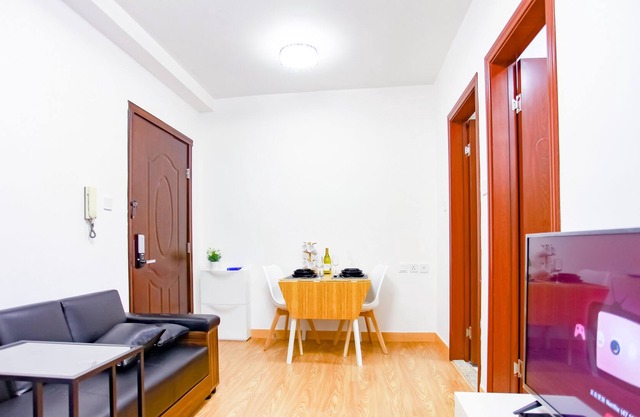 Newly renovated One Bedroom (Tai Hang) Explore like a local