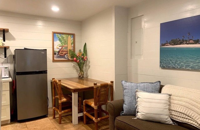 Newly renovated one-bedroom with A/C, Steps to Hukilau Beach, 30 Day