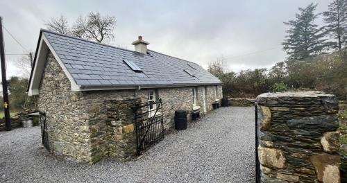 Newly Renovated stone cottage located 2.5 miles from Killarney Town