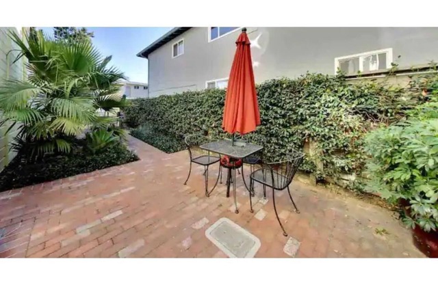 Newly Renovated Studio w/Bathroom Unit #4