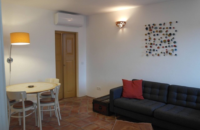 Newly renovated townhouse in Tavira. 5 minute walk to the center and the ferries