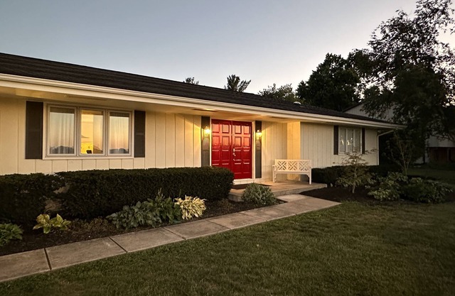 Newly renovated upscale home on the U of I golf course exclusively on VRBO