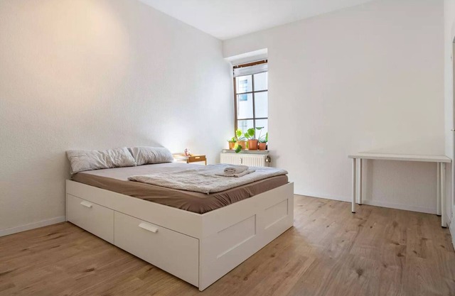 NEXT HOME - FREE Parking & WiFi - Ruhige Lage - bright Apartment