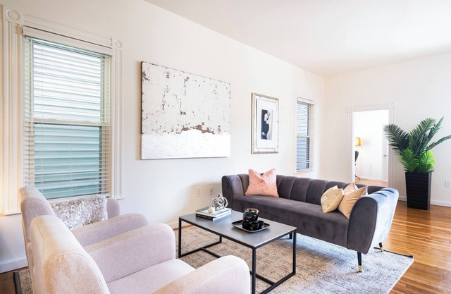 Next to ocean, 5 min to downtown or to the airport by T