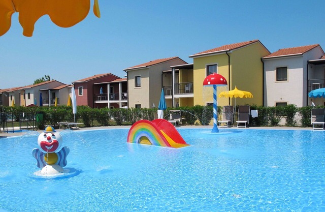 Nice apartment for 6 guests with WIFI, pool, A/C, TV and balcony