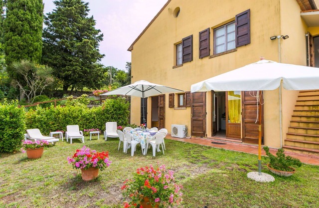 Nice apartment for 17 people with A/C, WIFI, pool, TV, patio, pets allowed and panoramic view
