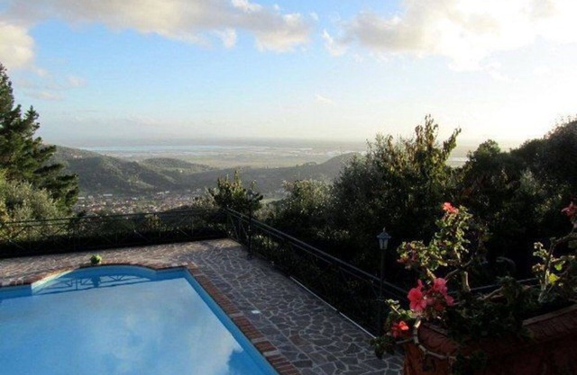 Nice apartment with A/C, pool, WIFI, TV, patio, pets allowed and panoramic view, close to Viareg.