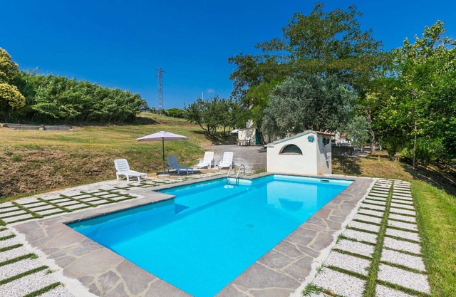 Nice apartment in villa for 10 guests with pool, TV, pets allowed and parking