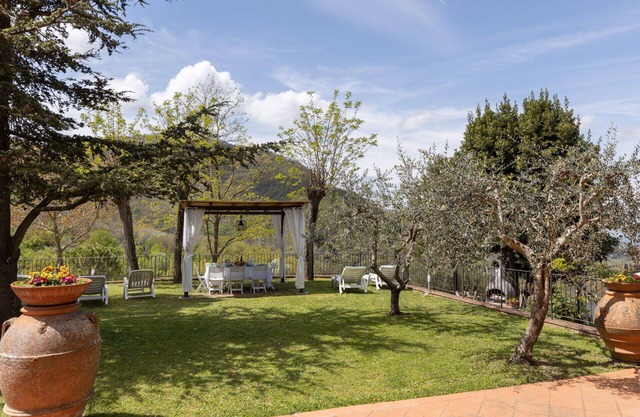 Nice apartment with WIFI, A/C, TV, patio and panoramic view, close to Greve In Chianti