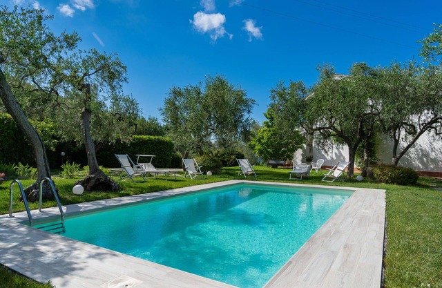 Nice apartment in villa for 8 guests with pool, WIFI, TV, patio, pets allowed and panoramic view