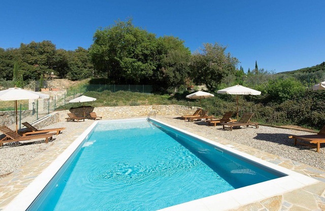 Nice apartment for 4 guests with pool, WIFI, A/C, TV, terrace and panoramic view, close to Siena