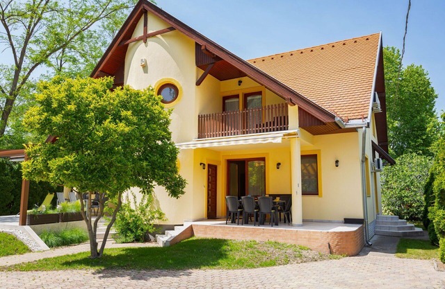 Nice apartment for 10 people with A/C, WIFI, TV and terrace