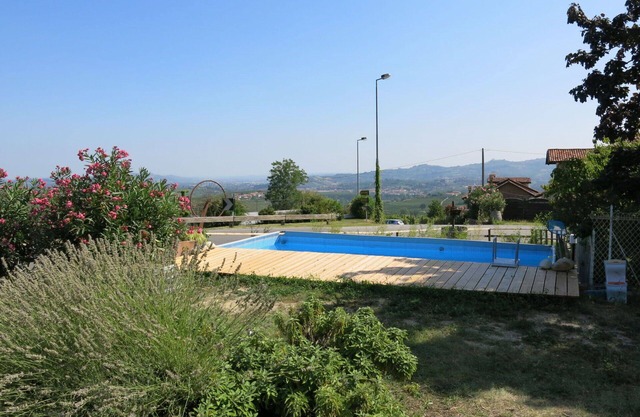 Nice apartment for 2 people with pool, WIFI, TV, patio and pets allowed