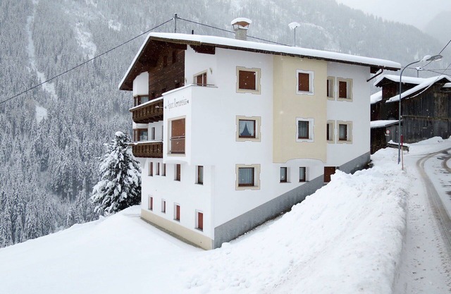 Nice apartment for 20 people with WIFI, TV and balcony