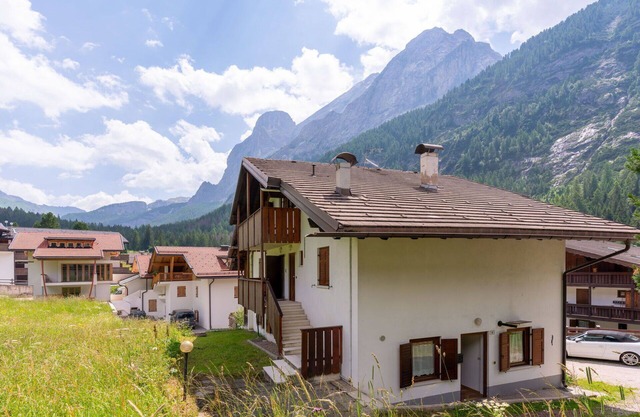 Nice apartment for 6 guests with WIFI, TV, patio and pets allowed