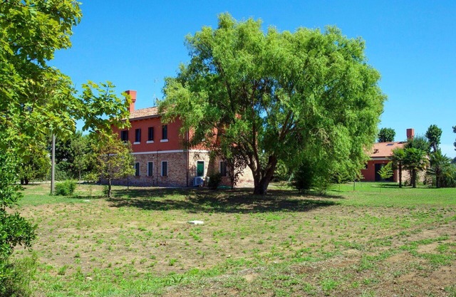Nice apartment for 6 people with WIFI, TV and patio