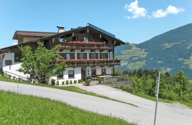 Nice apartment for 10 people with WIFI, TV and balcony