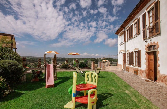 Nice apartment for 4 guests with WIFI, A/C, pool, TV, patio and pets allowed