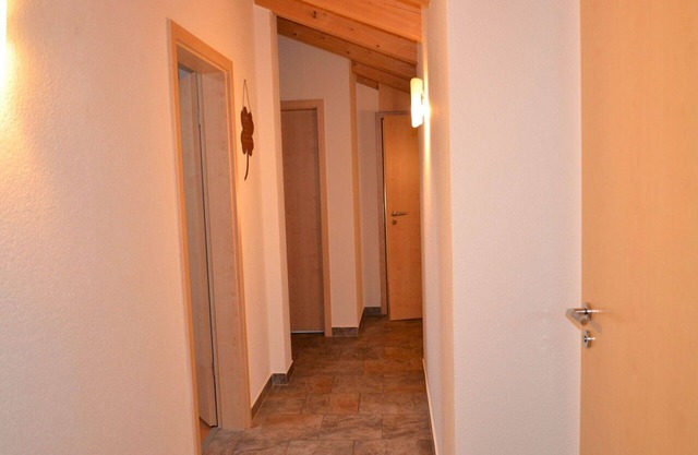 Nice apartment in villa for 5 people with WIFI, TV, balcony and pets allowed