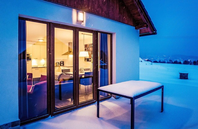 Nice apartment in villa for 6 guests with WIFI, TV, terrace and pets allowed