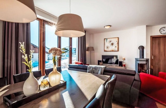 Nice apartment in villa for 6 people with WIFI, TV, terrace and pets allowed