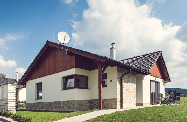 Nice apartment in villa for 6 guests with WIFI, TV, terrace and pets allowed