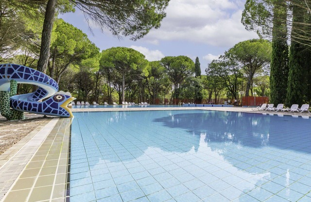 Nice apartment in villa for 6 guests with WIFI, A/C, pool, TV and terrace