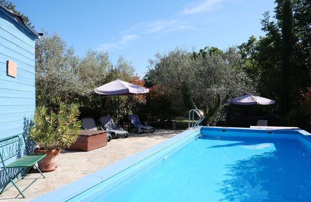 Nice apartment in villa for 4 people with pool, terrace and pets allowed