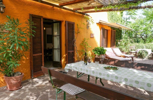 Nice apartment in villa for 7 people with pool, patio and pets allowed