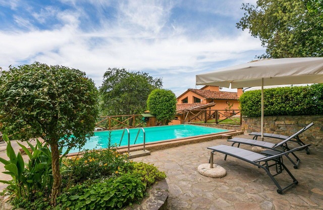 Nice apartment in villa for 4 people with pool, WIFI, A/C, TV, patio and pets allowed