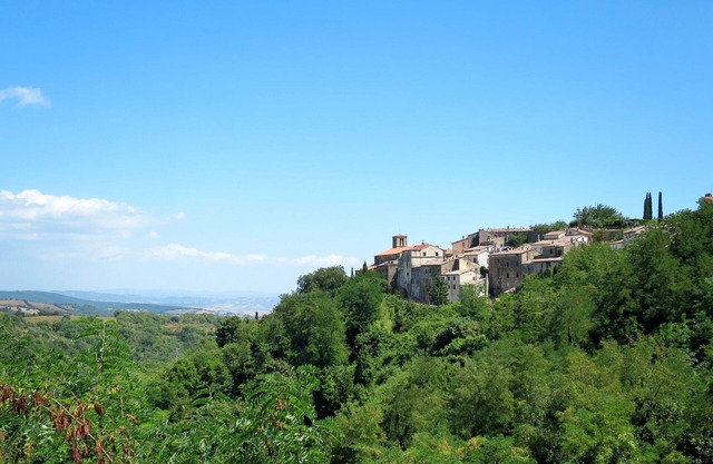 Nice apartment in villa for 3 guests with WIFI, patio, pets allowed and panoramic view