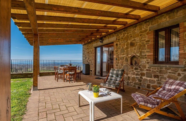 Nice apartment in villa for 4 people with WIFI, terrace, pets allowed and panoramic view