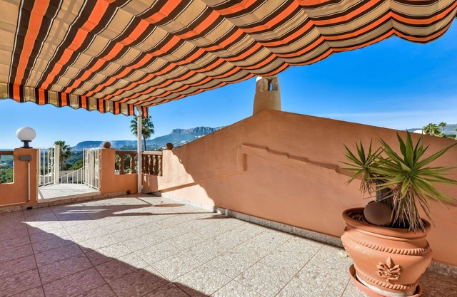 Nice apartment in villa for 5 guests with A/C, pool, WIFI, TV and patio