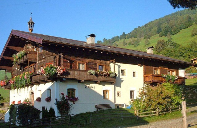 Nice apartment in villa for 6 people with WIFI, TV, patio and pets allowed