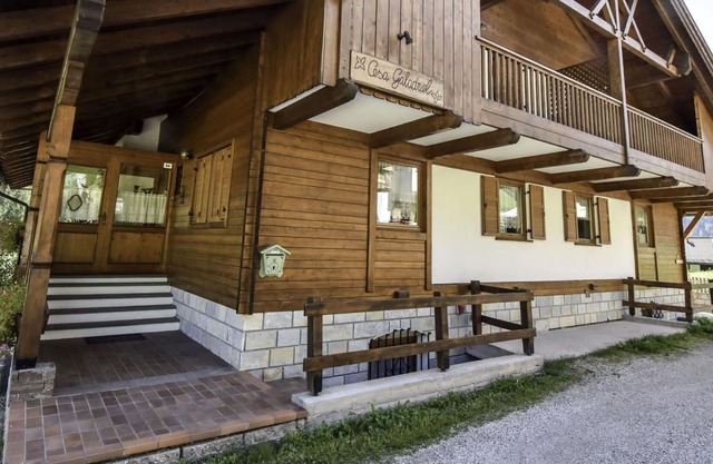 Nice apartment in villa for 3 people with WIFI, TV, pets allowed and parking