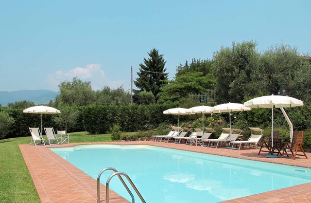 Nice apartment in villa for 6 guests with WIFI, pool, TV, terrace, pets allowed and panoramic view