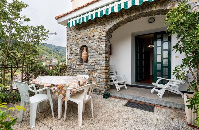 Nice apartment for 5 guests with pool, WIFI, TV, terrace and pets allowed