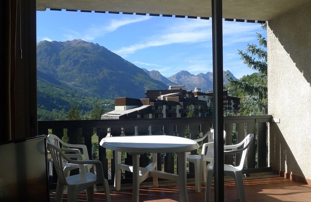 Nice apartment located at the heart of the resort, quiet, spacious, clear view