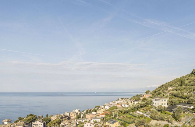 Nice apartment with WIFI, TV, terrace, pets allowed and panoramic view, close to Genoa